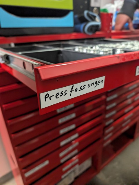 Hydraulikschlauch pressen – Anschluss und Armatur